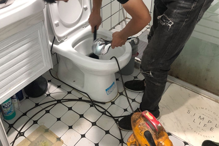 安国马桶堵塞自己疏通还是找师傅?专业上门服务让你省时更省心